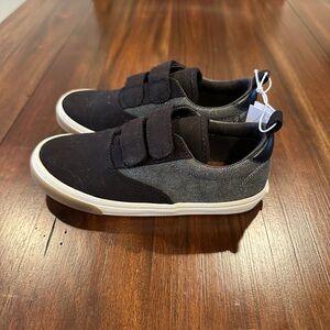 NWT Boys Old Navy Sneakers, size 11